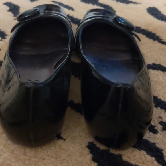 Black patent leather flats with big button flap - Picture 7 of 7